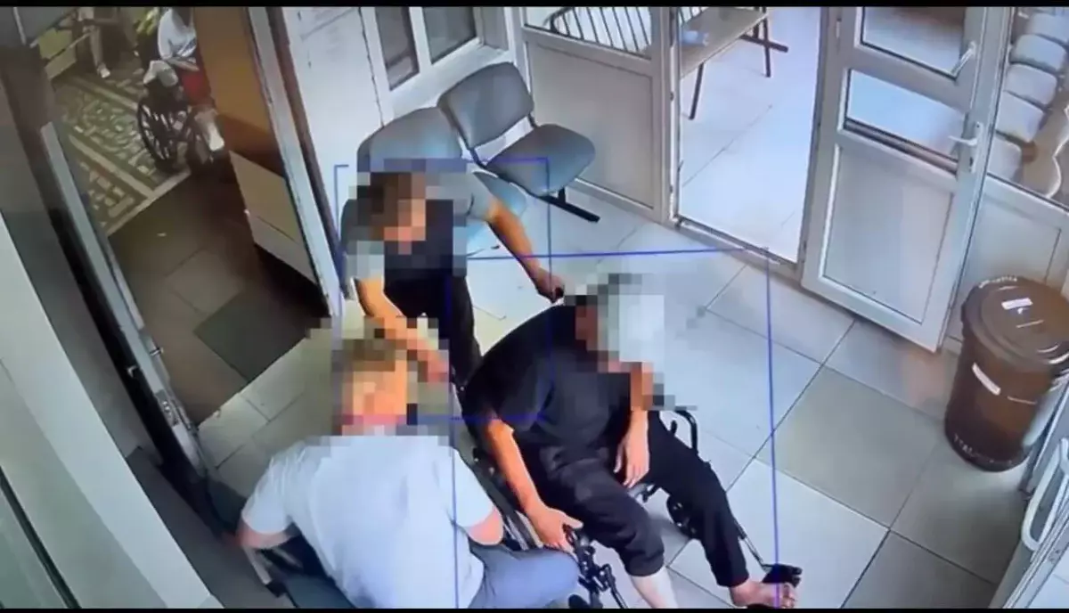 Двух мужчин задержали в Астане за кражу инвалидной коляски из больницы