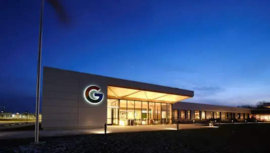 Центры обработки данных Google с искусственным интеллектом достигли рекордной эффективности, но при этом стали еще более загрязняющими окружающую среду.