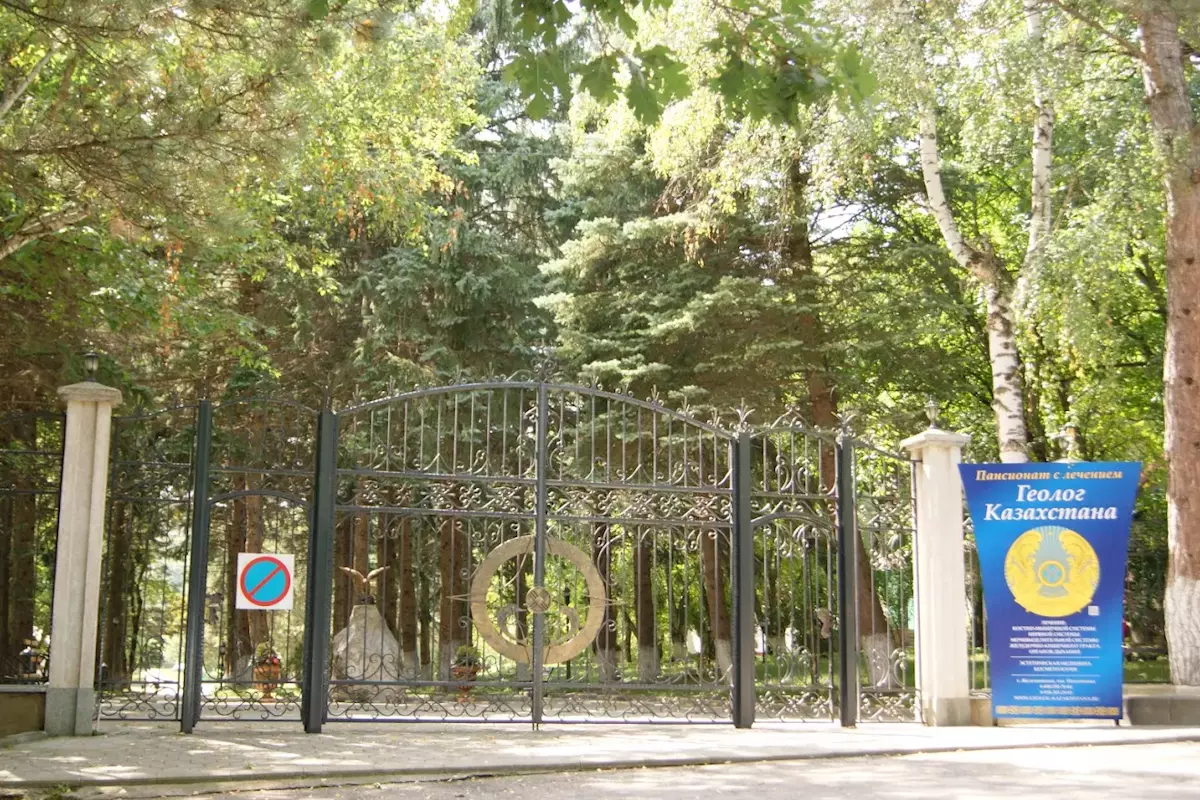В Атырау временно отменили отправку детей в пансионат в Железноводске