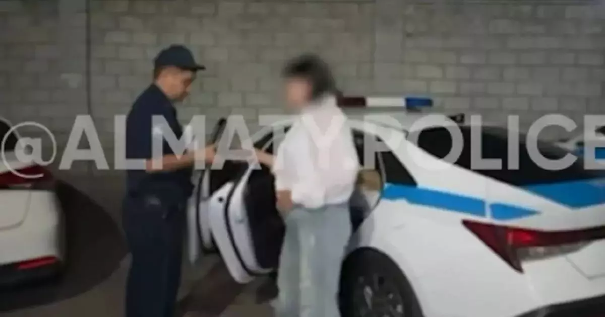  Три женщины устроили массовую драку посреди улицы в Алматы (ВИДЕО) 
