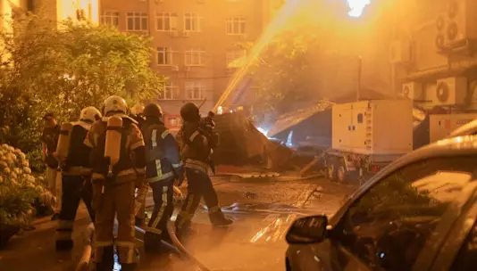 Мощные взрывы потрясли Киев через несколько часов после предупреждения Зеленского о «массированной» российской атаке.