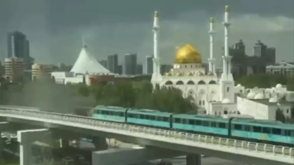 На путях ЛРТ в Астане произошёл пожар