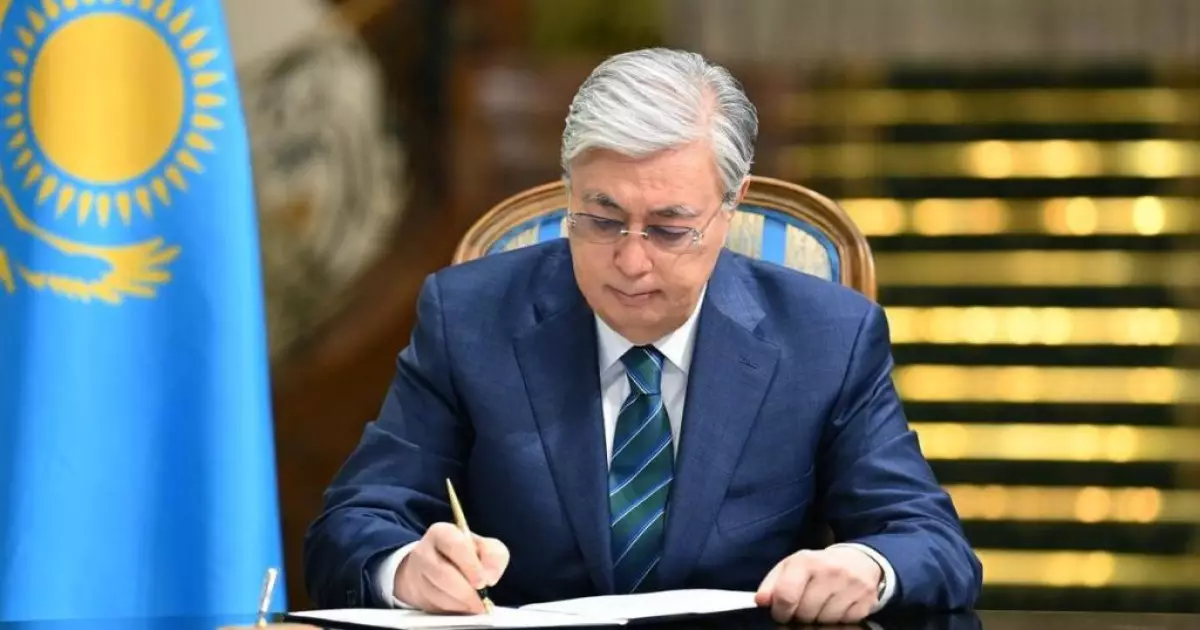   Президент Қазақстан Халық Кеңесіне қатысты Жарлыққа қол қойды   