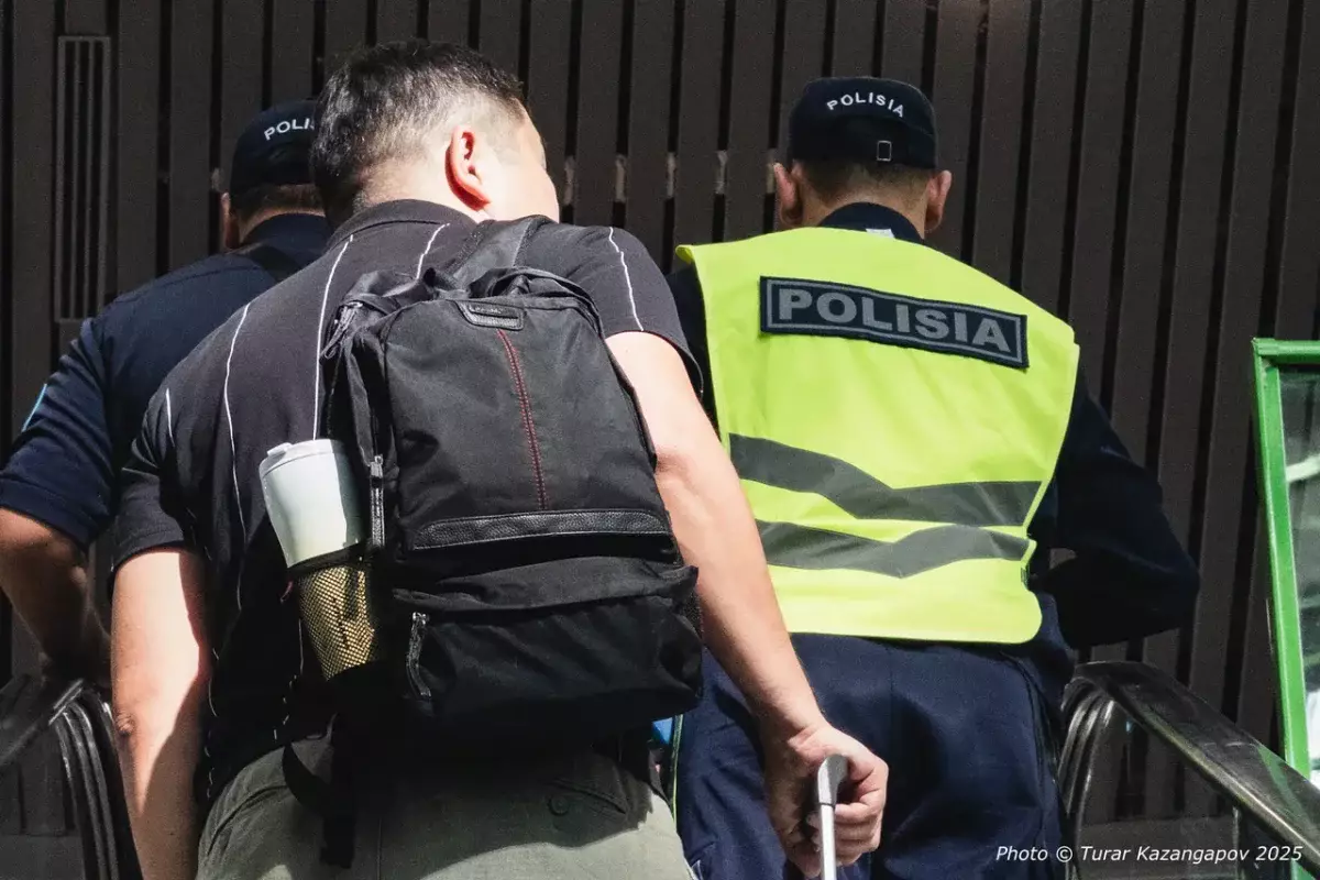 «Схватил за горло и повалил»: в Алматы арестовали мужчину за нападение на ребенка