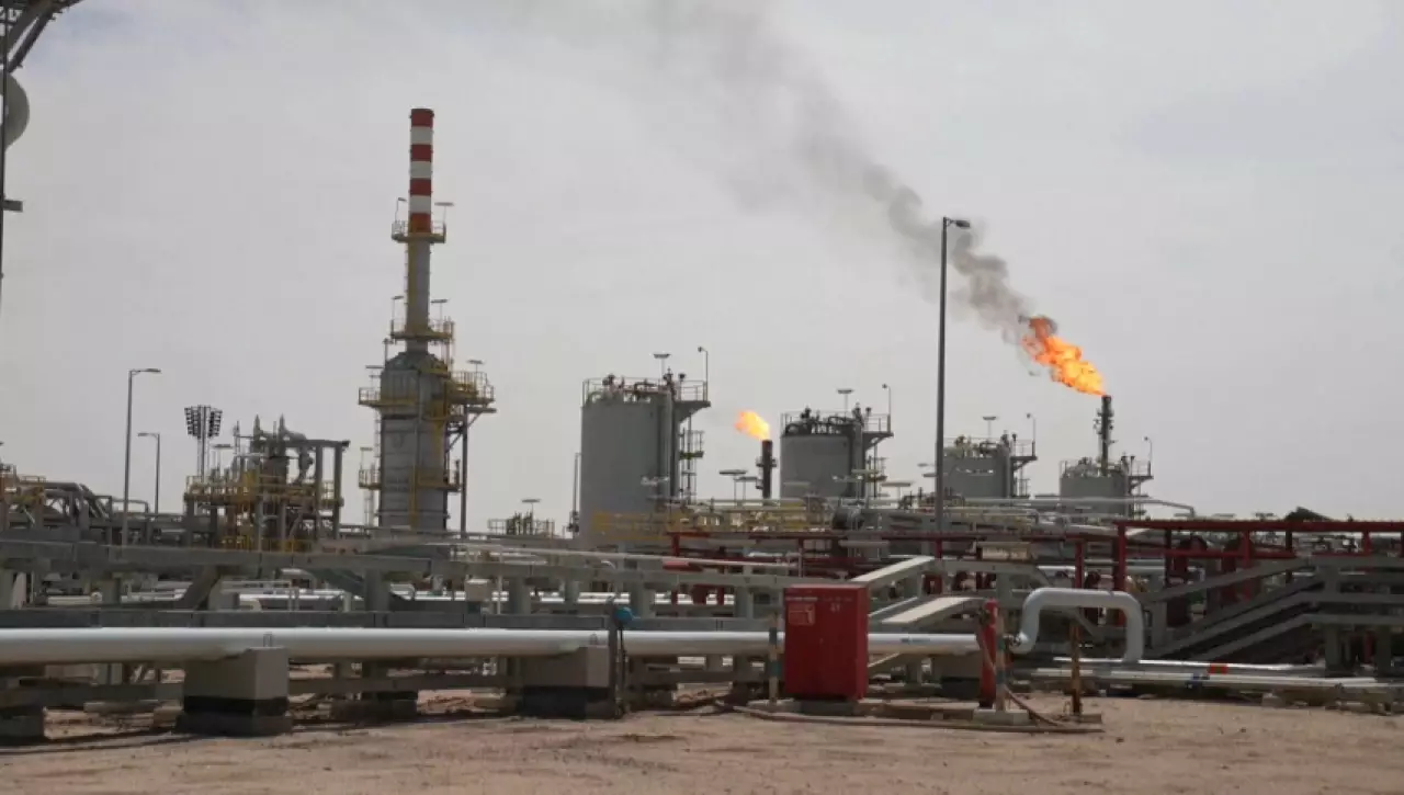 Мировые цены на нефть упали до минимума за четыре месяца