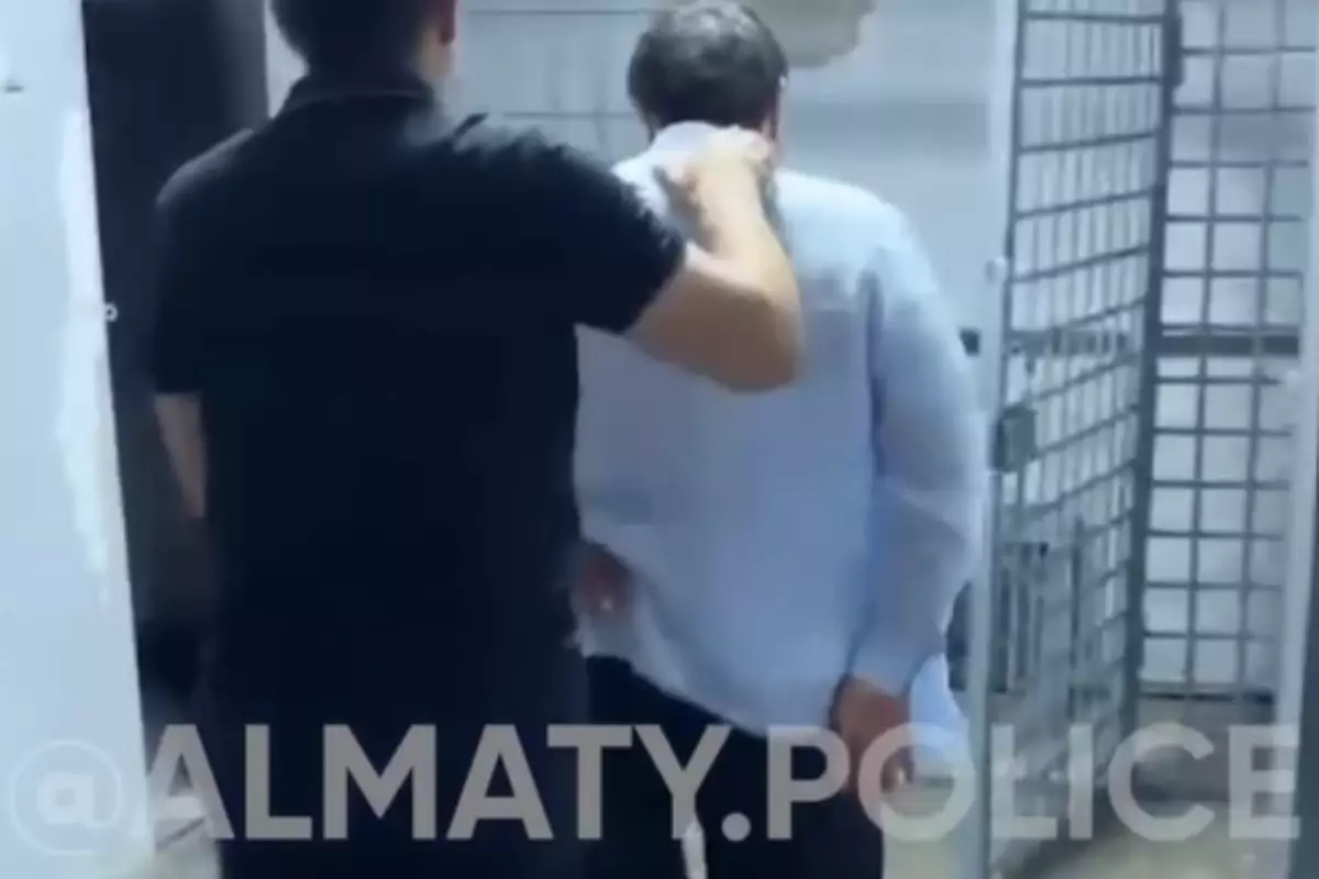 "Решил самостоятельно выяснить отношения": в Алматы арестовали мужчину за избиение ребенка в ЖК