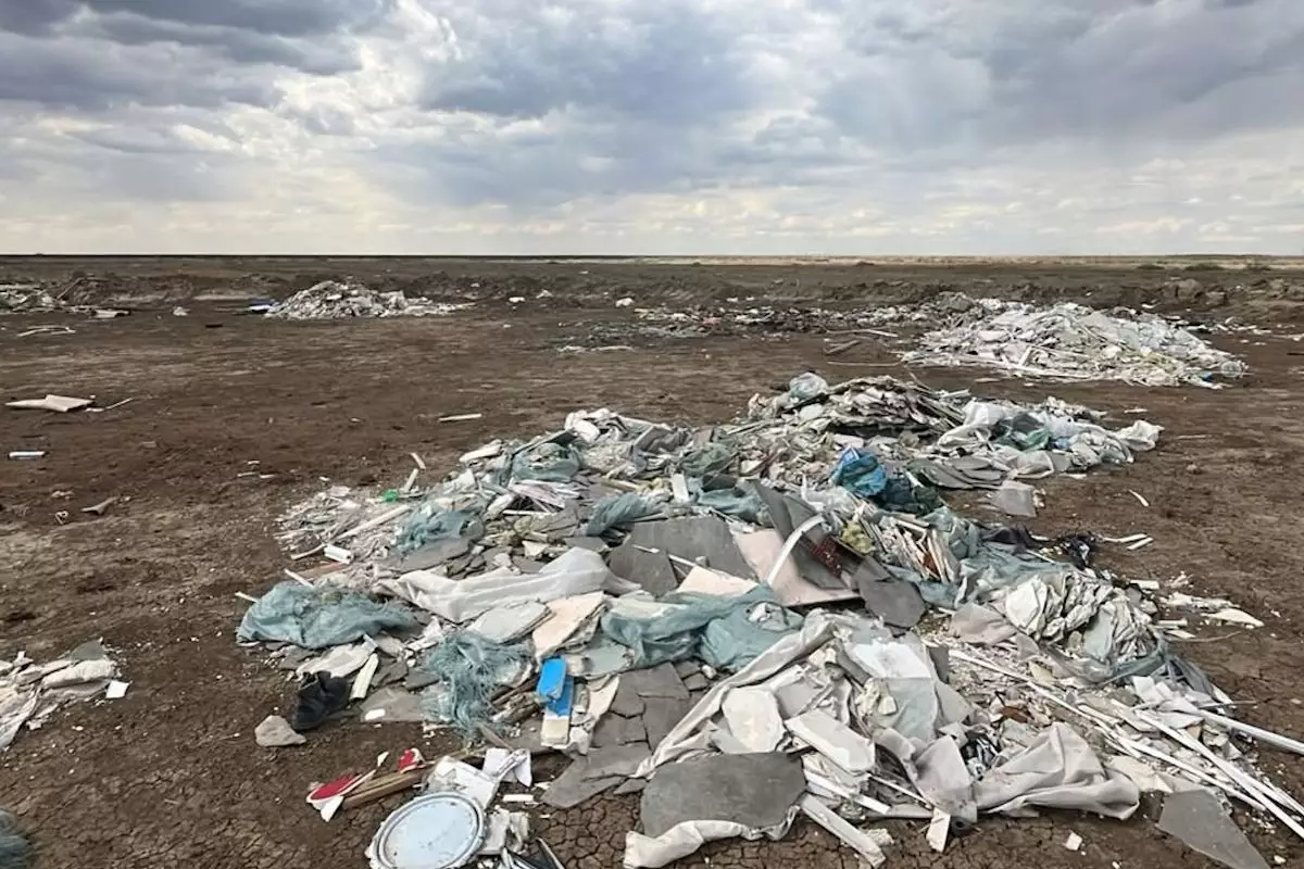 Акимов в Атырауской области оштрафовали после выявления незаконных свалок