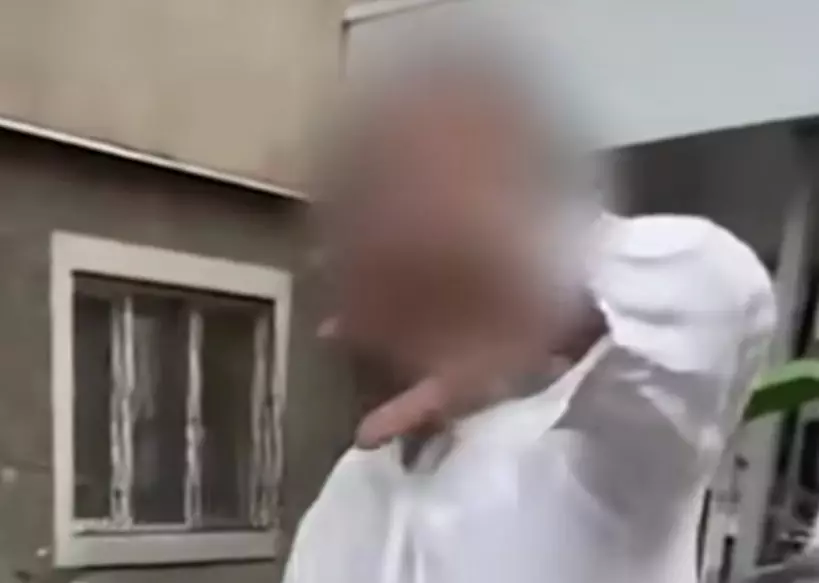 Алматыда ер адам балаға күш қолданған: оқиға видеоға түсіп қалды
