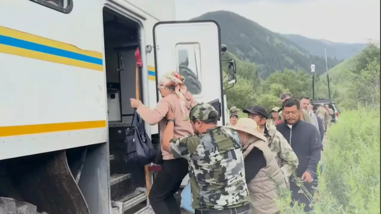 Түрген шатқалынан 42 адам эвакуацияланды