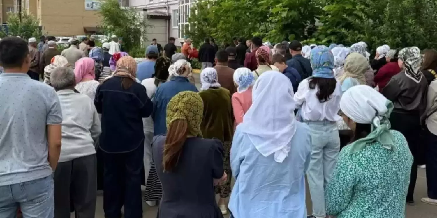 «Қызымды аман алып қалуға болатын еді»: 12 жастағы қыздың өлімінен кейін туыстары дәрігерлерді айыптады