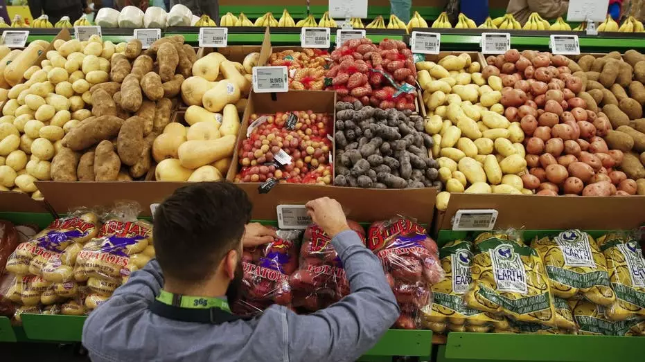 Калифорния запретила ориентированные на потребителей надписи «продать до» на продуктах в рамках нового закона, направленного на сокращение пищевых отходов.