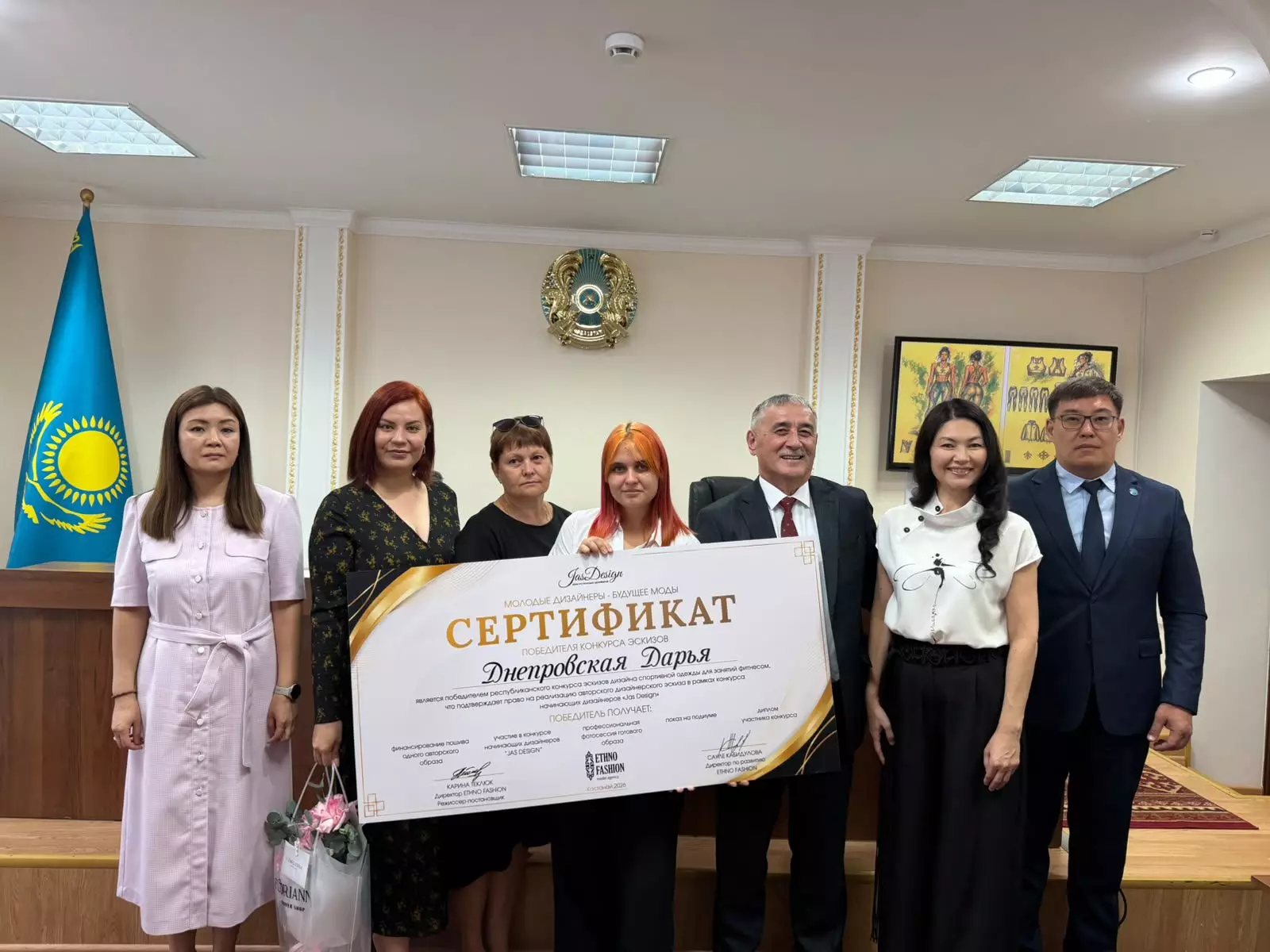 Выпускница из Костаная победила в конкурсе, соединив фитнес-одежду с национальным орнаментом