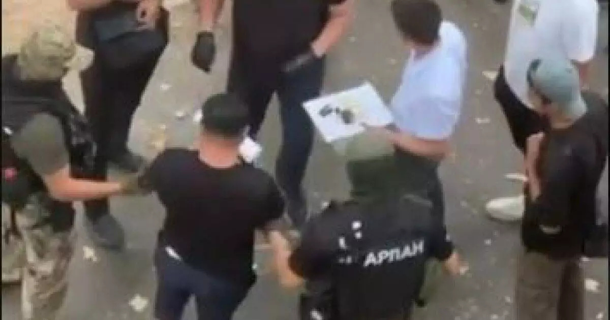  Известного блогера задержали за вымогательство в Шымкенте (ВИДЕО) 