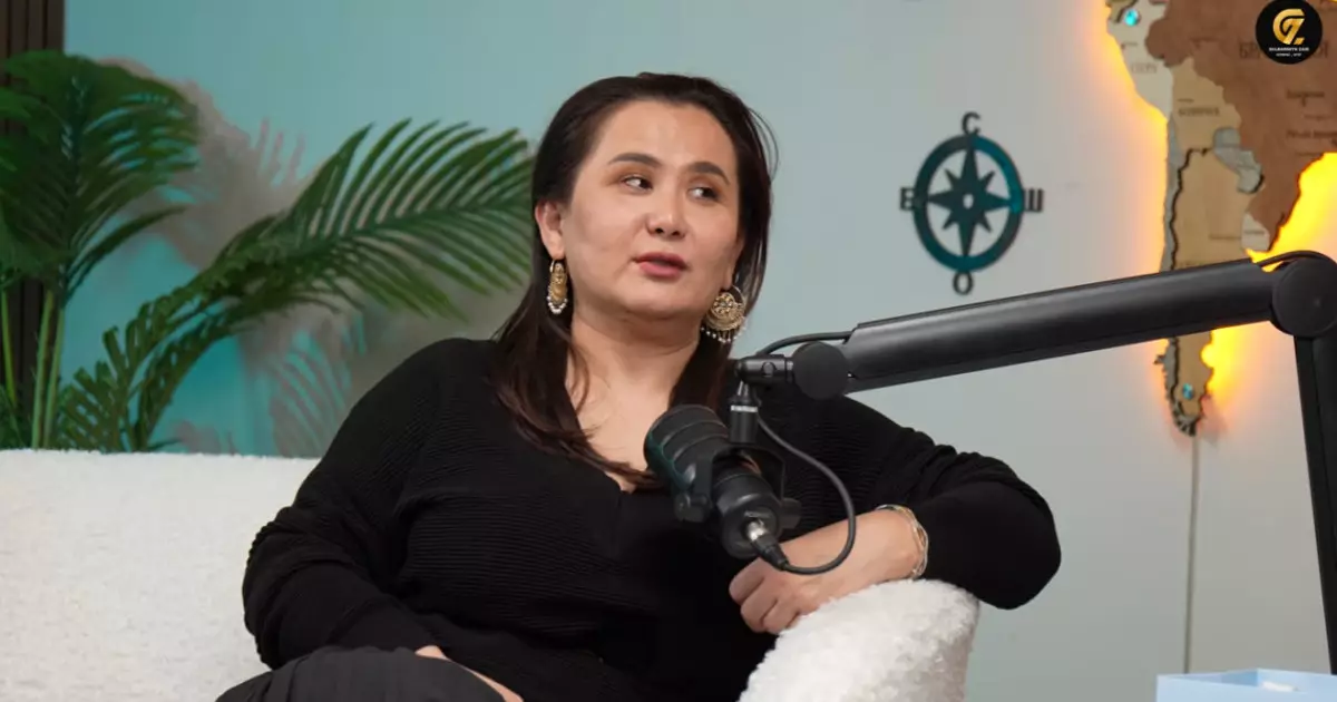 «Он жас үлкен, 1 баласы болды»: Роза Бағланованың жалғыз келіні отбасылық өмірі жайлы айтты 
