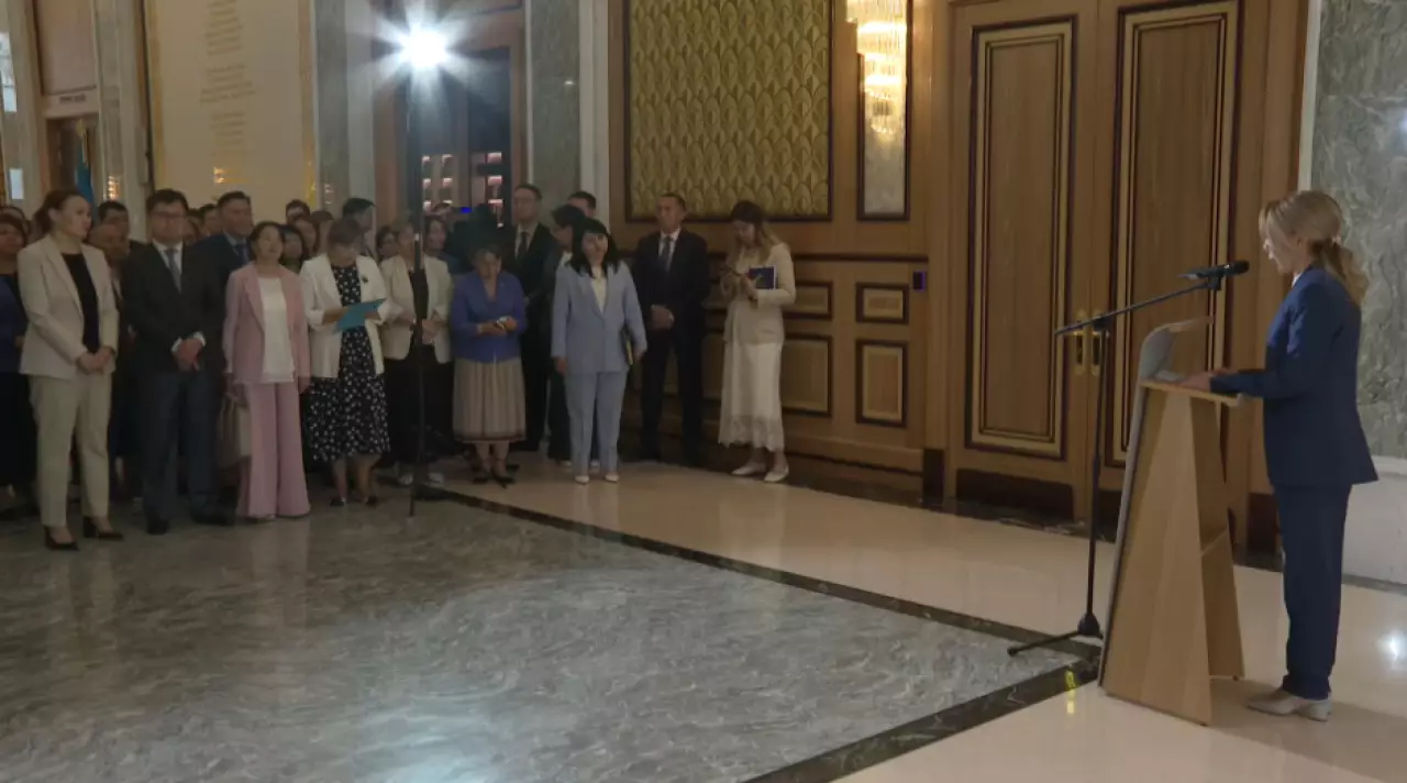 Материалы Конституционной комиссии переданы в архив Президента