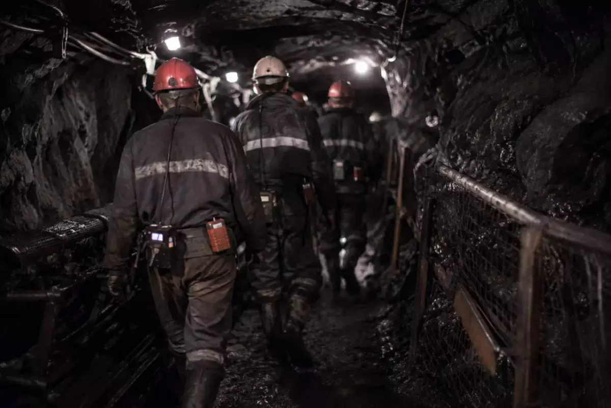 На шахте KAZ Minerals в области Абай пострадали шесть рабочих из-за ЧП с лифтом