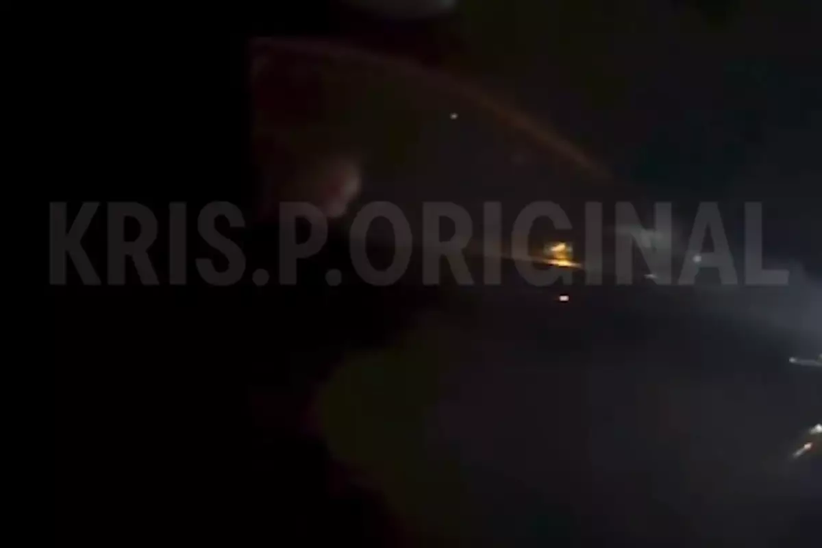На трассе в Алматинской области сняли движущийся автомобиль со спящим водителем