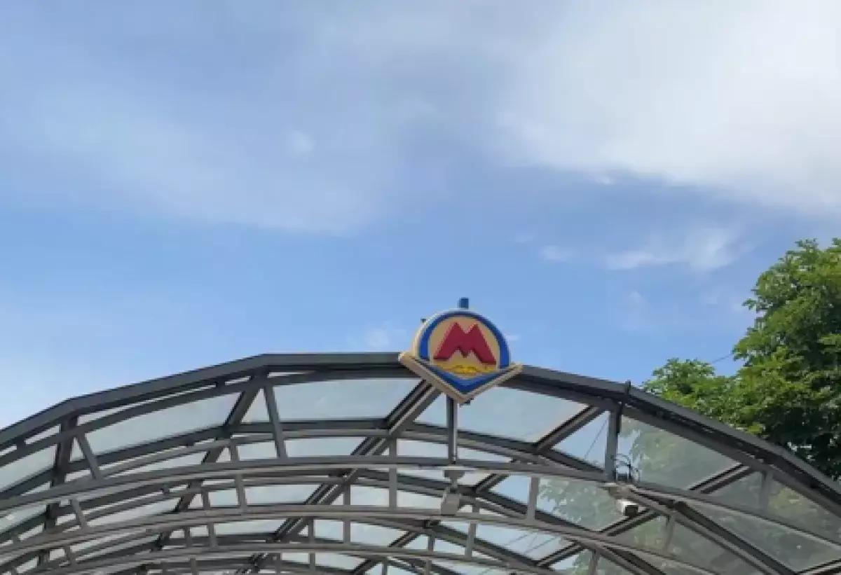 Опасный предмет пытались пронести в метро Алматы