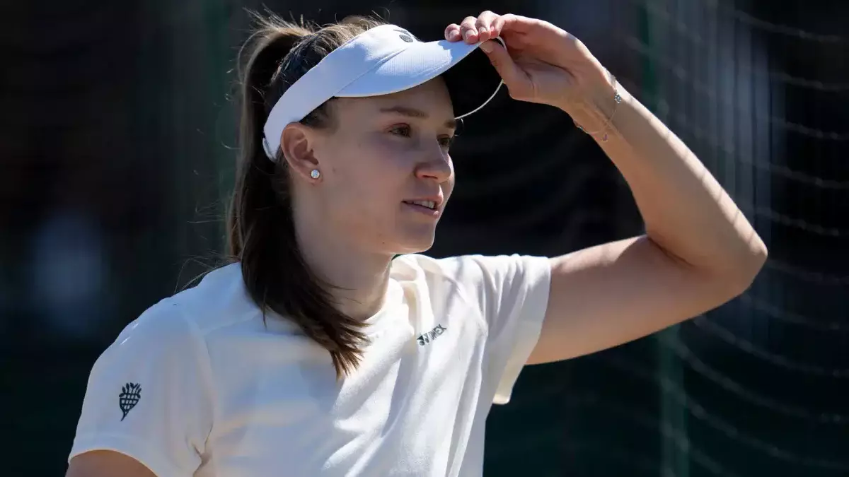 Елена Рыбакина сенсационно вылетела с Уимблдона, уступив Элизе Мертенс