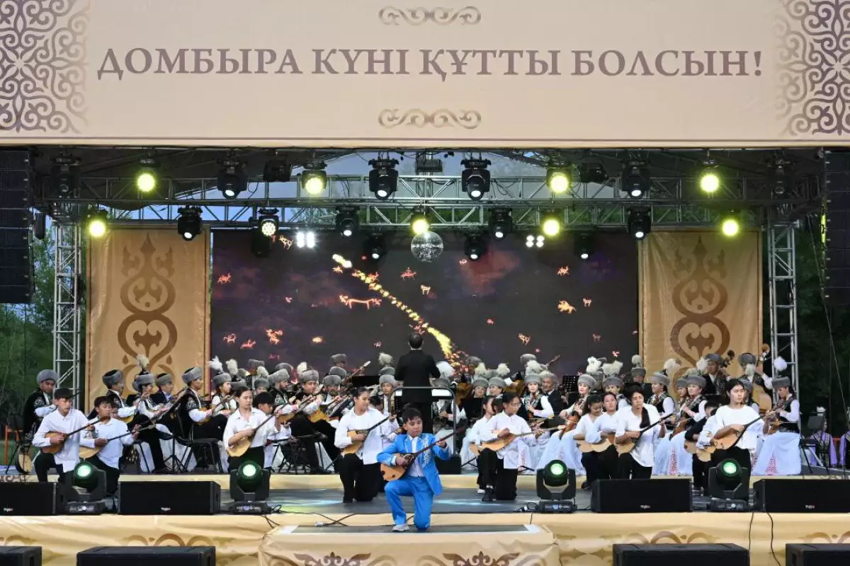 Ұлттық домбыра күні: Жетісуда домбырашылар әлем музыканттарымен бірге «Әлқиса» күйін орындады