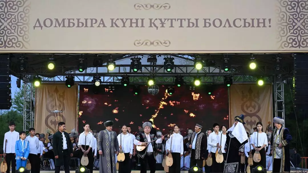 Ұлттық домбыра күні: Жетісуда домбырашылар әлемнің 10 елінің музыканттарымен тікелей эфирде бірге «Алқиса» күйін бір мезетте орындады