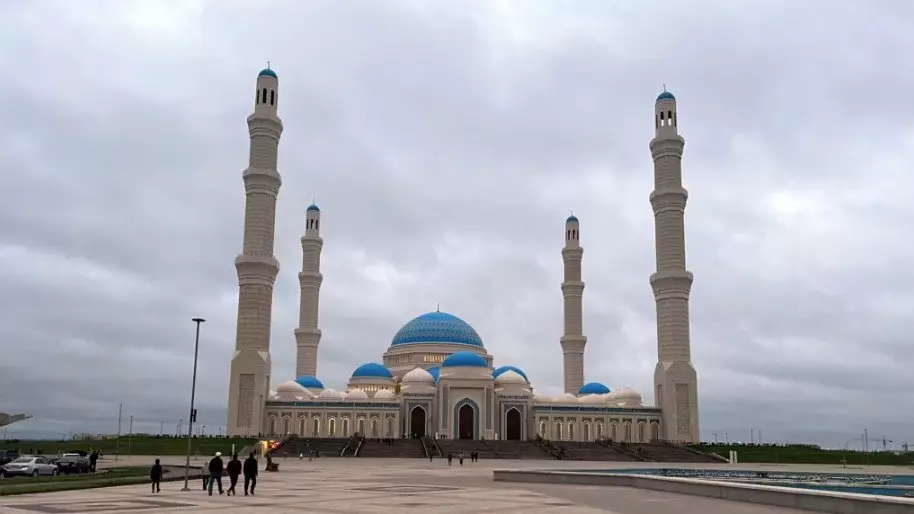 "Нұрсұлтан мешіті": Елорда төріндегі ең үлкен құлшылық орны жаңа атауға ие болды