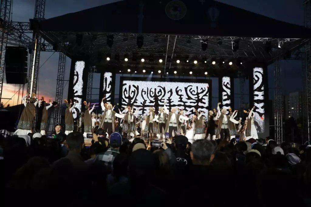 Алматыда Ұлттық домбыра күніне орай «Домбыра – дастан» атты ауқымды концерт өтті