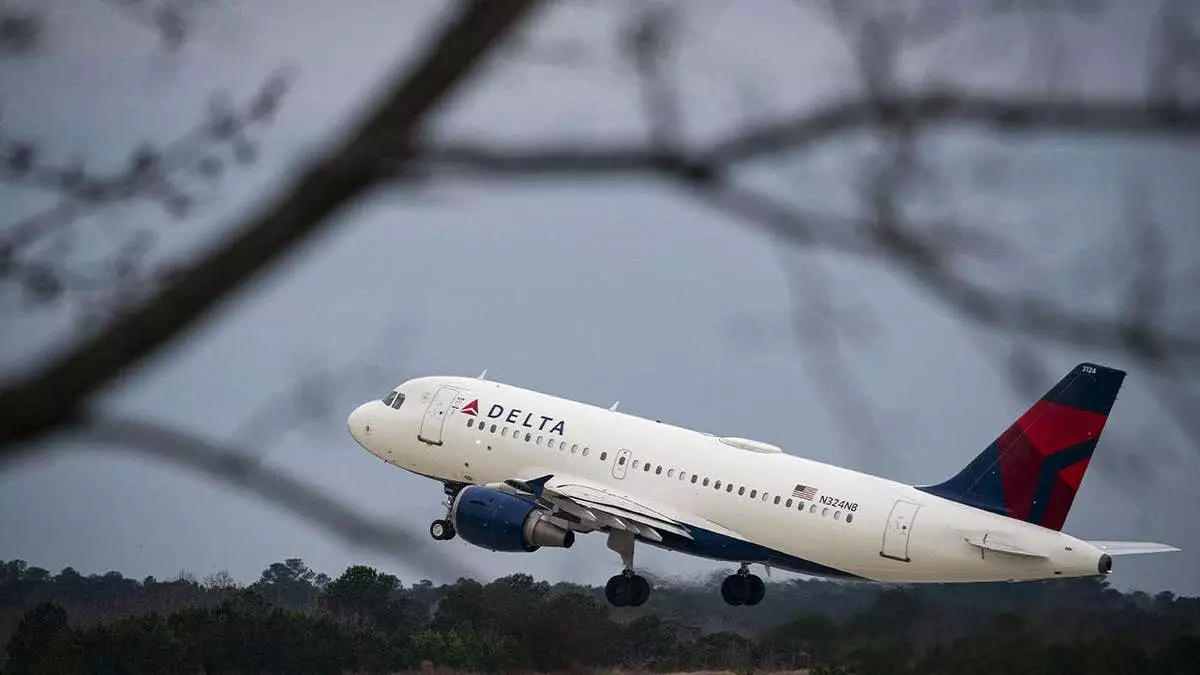 Рейс Delta Air Lines при посадке в Чикаго в День независимости США попал под фейерверк, и FAA начало расследование инцидента.