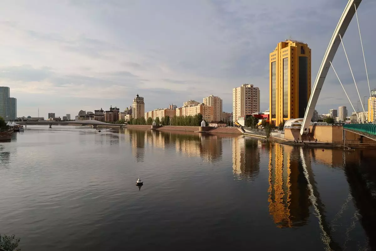 Астанчанин упал с моста при попытке сделать селфи