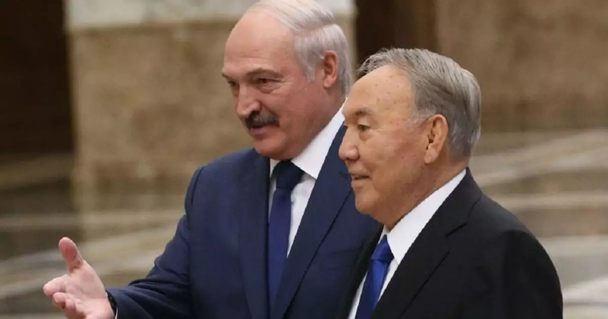  Александр Лукашенко Нұрсұлтан Назарбаевты туған күнімен құттықтады 