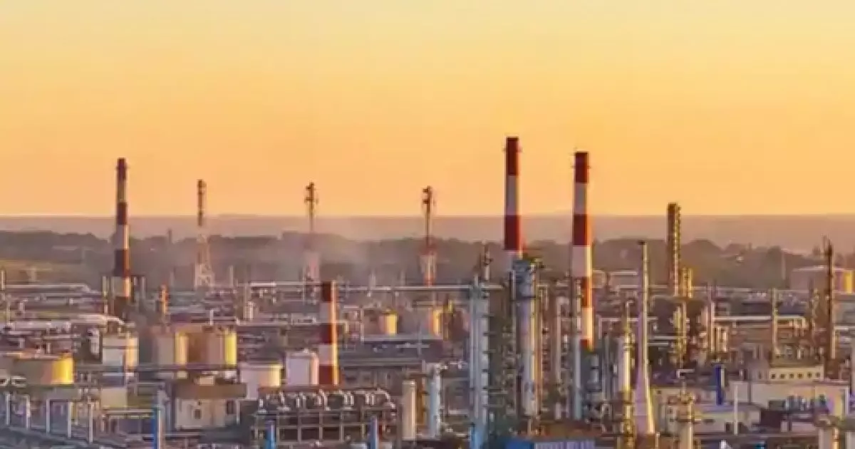  Украина Ярославльдағы ірі мұнай өңдеу зауытына дрондармен шабуыл жасады 