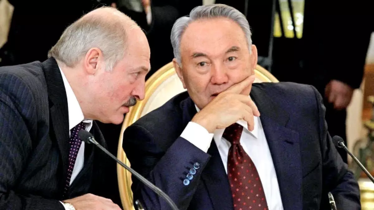 “Жоғары бағалаймыз”: Лукашенко Назарбаевты туған күнімен құттықтады