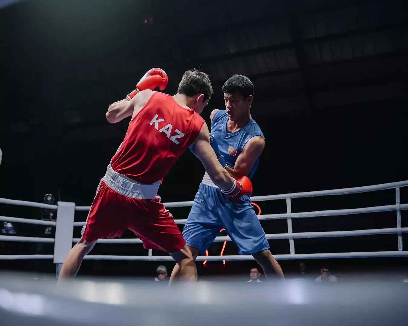 Казахстан начал чемпионат Азии по боксу с двух побед