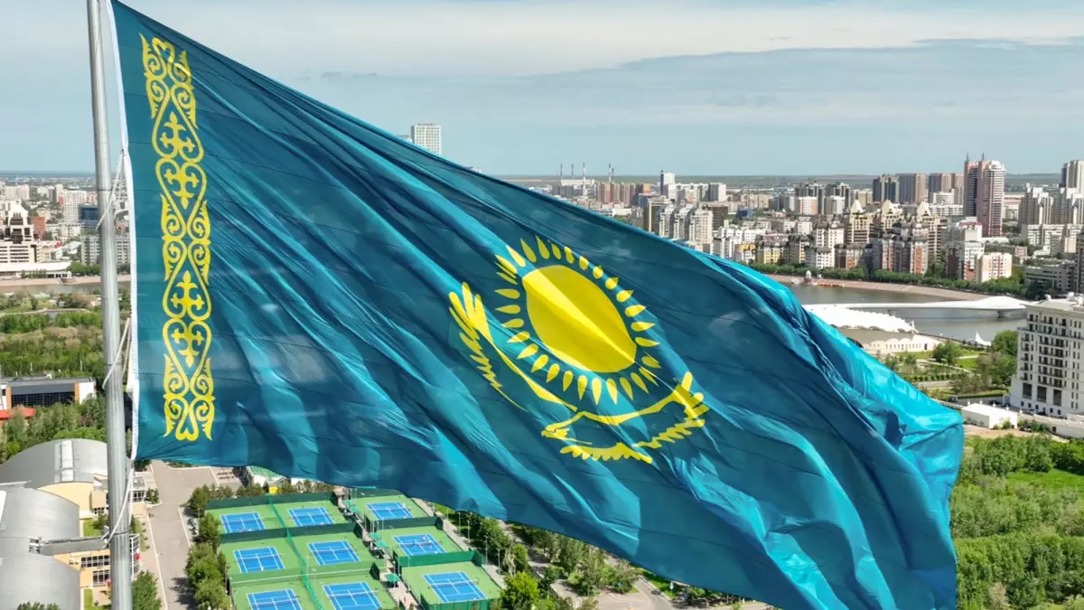  Мемлекеттік Туды балконға ілуге ресми түрде рұқсат берілді 