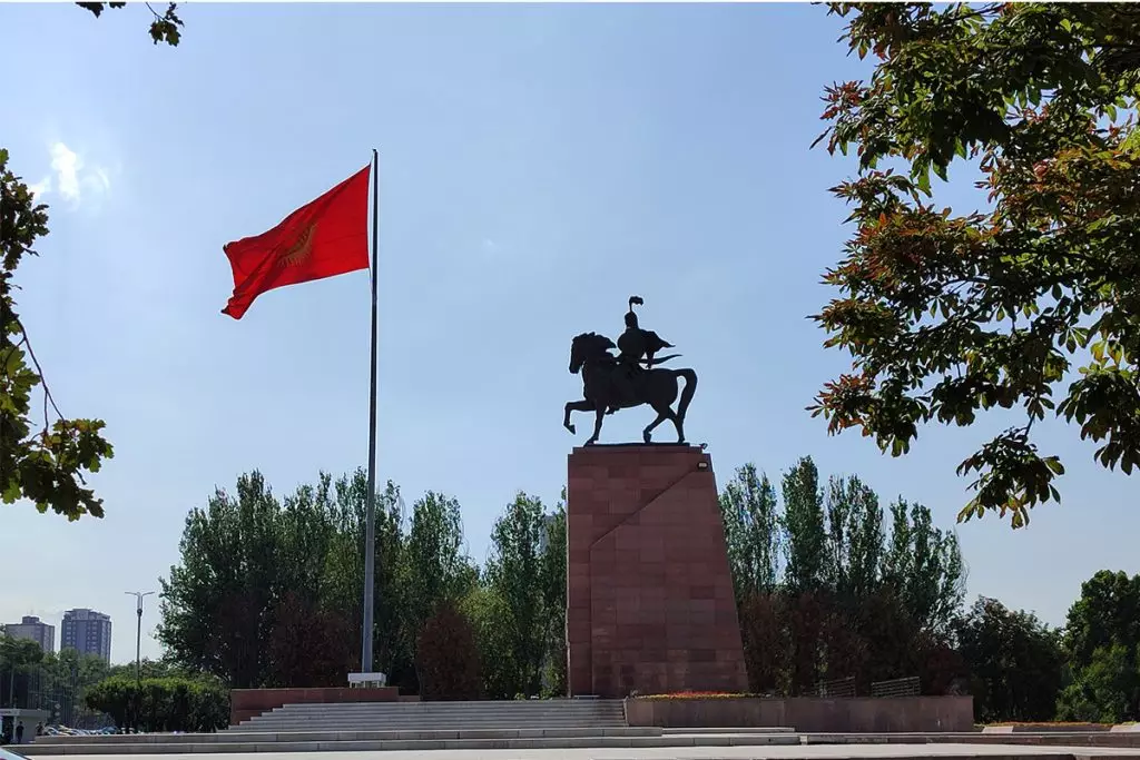 Алагөзов Бішкек халқын қаладан шығып кетуге шақырды