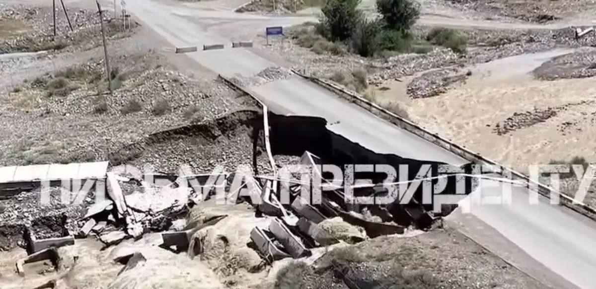 Аварийный мост размыло в Алматинской области