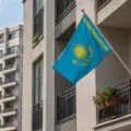 Что можно и нельзя делать с государственным флагом по новым правилам Казахстана