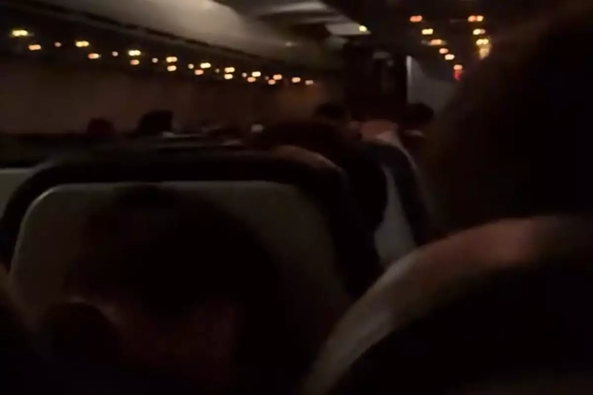 Казахстанцы поймали с поличным вора на борту Flydubai и вернули свои деньги