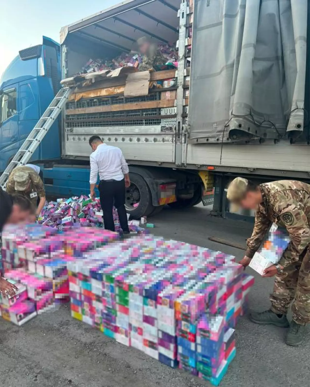 Қазақстанға 500 млн теңгенің вейпі заңсыз әкелінбек болған