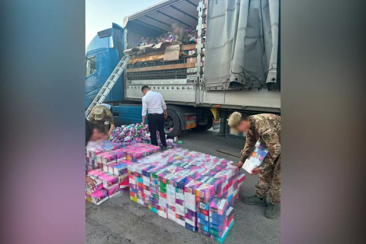 На границе с Россией пытались ввезти в Казахстан 27 тысяч вейпов