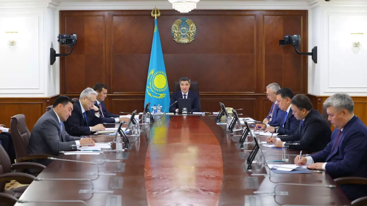 Ресурс көлемін энергияны көп қажет ететін әрі тиімділігі төмен өндірістерге бөлу тәжірибесін тоқтату керек — Олжас Бектенов