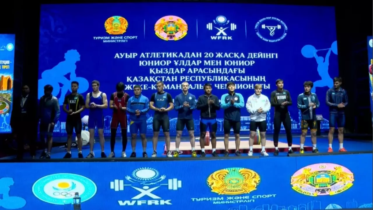 Чемпионат Казахстана по тяжелой атлетике проходит в Туркестане