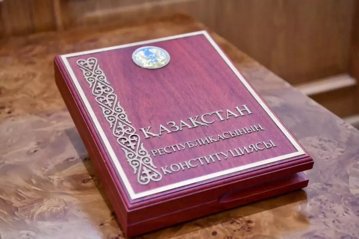 "Саяси тәуекелдерден қорғайтын тетік": Сарапшы Конституциялық Соттың шешіміне қатысты пікір білдірді
