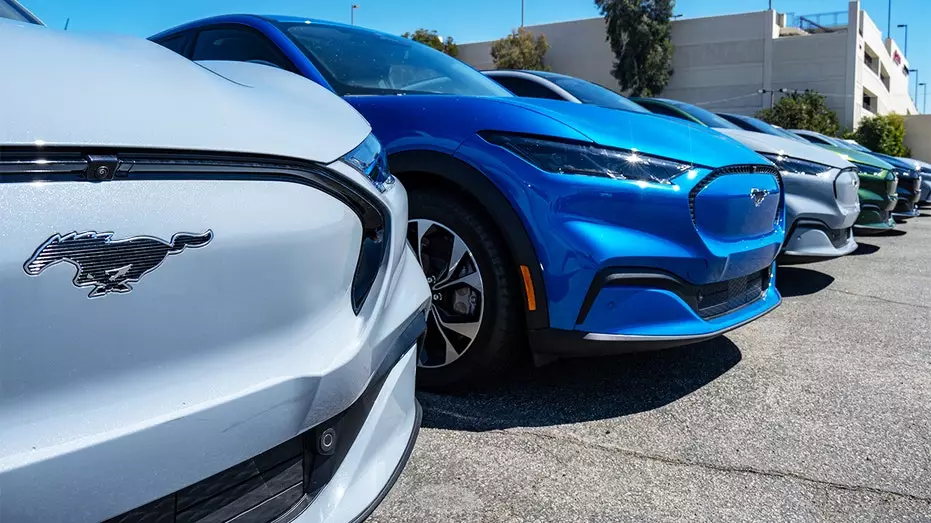 Ford отзывает более 110 000 автомобилей Mustang из-за дефектов стеклоочистителей и трансмиссии.