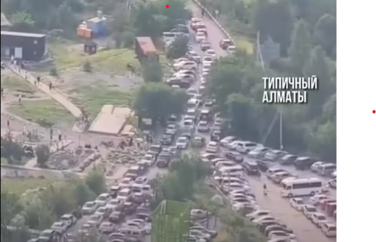 Пробки на Большое Алматинское озеро: почему туристы всё чаще выбирают Казахстан