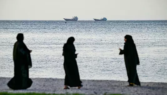 Свежие атаки в Ормузском проливе повышают ставки для мирного соглашения.