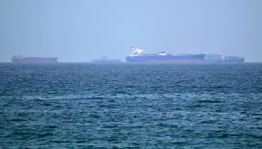 США нанесли удары по Ирану после атак на танкеры в Ормузском проливе, сообщило военное ведомство.