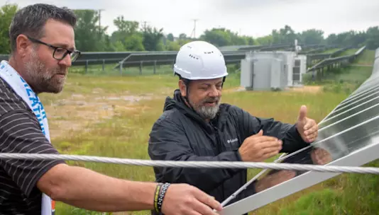 Школьный округ Гарлема и компания New Energy Equity отметили запуск проекта по солнечной энергетике.