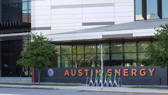 Компания Austin Energy увеличила скидки на солнечные панели, и теперь домовладельцы могут получить до 4000 долларов.
