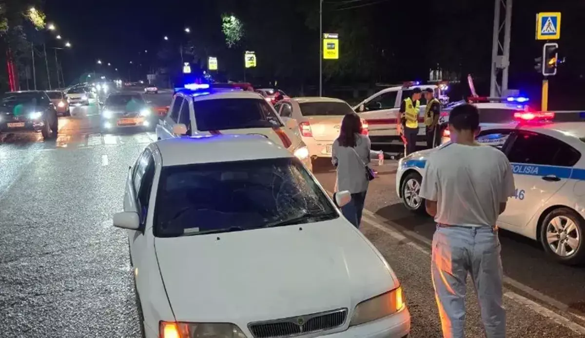 Два автомобиля поочередно сбили насмерть пешехода в Алматы - новости на Lada.kz 08.07.2026